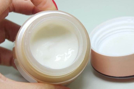 脸部缺水突然大量补水脸起红块,脸部严重缺水怎么补水油皮