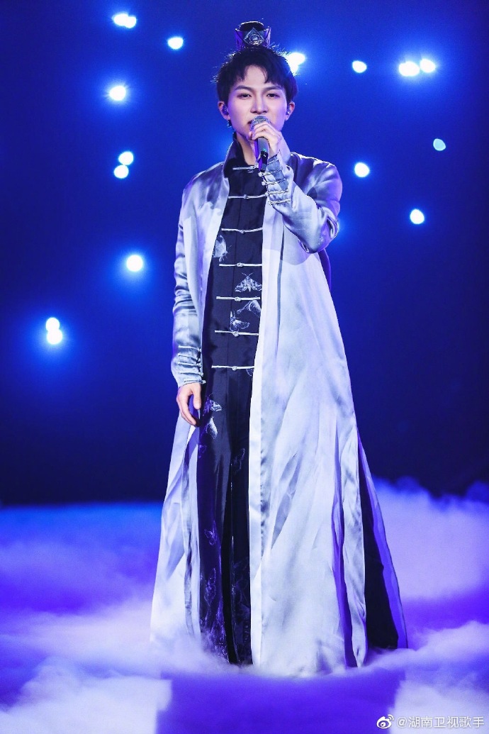 周深的同学怎么评价周深,周深和郭沁唱完大鱼周深对此评价