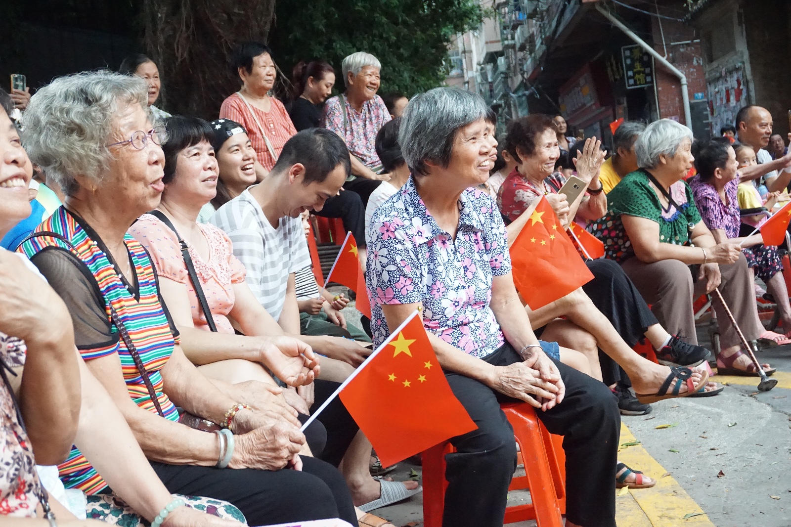 天河｜热闹！一洞公祠重阳敬老摆70多围，老人家笑到“见牙唔见眼”