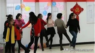 团建游戏的玩法,团建泡泡糖游戏的视频