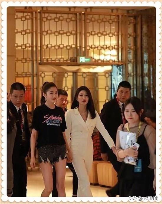 21岁关晓彤和迪丽热巴同台,江疏影和关晓彤友谊