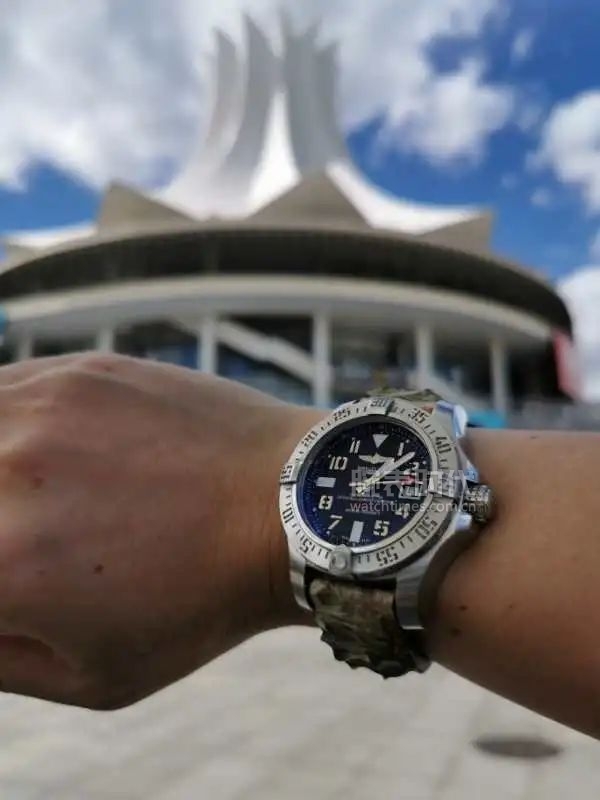 网友晒自己微信好友数量,网友晒1300手表