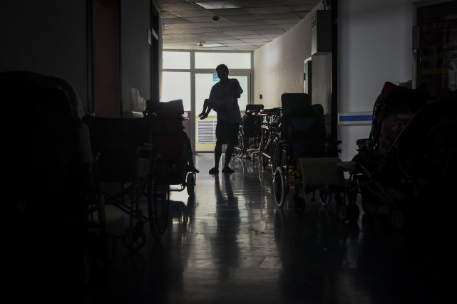 女婴患重症耽误治疗变“植物人”，母亲又患精神分裂一把火烧光家