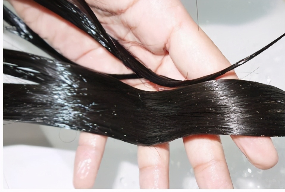 老年人染发是干头发还是湿头发好,老年人总染发有什么危害