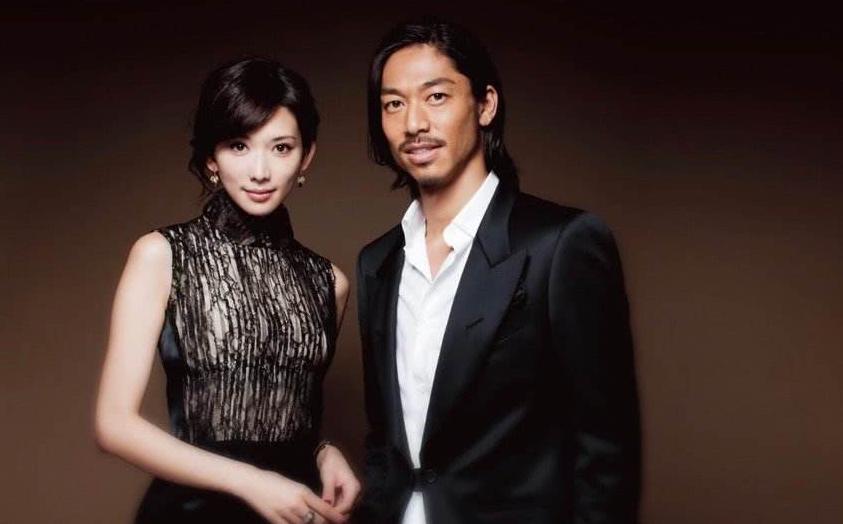 51岁萧蔷晒照,52岁萧蔷新照宛若少女