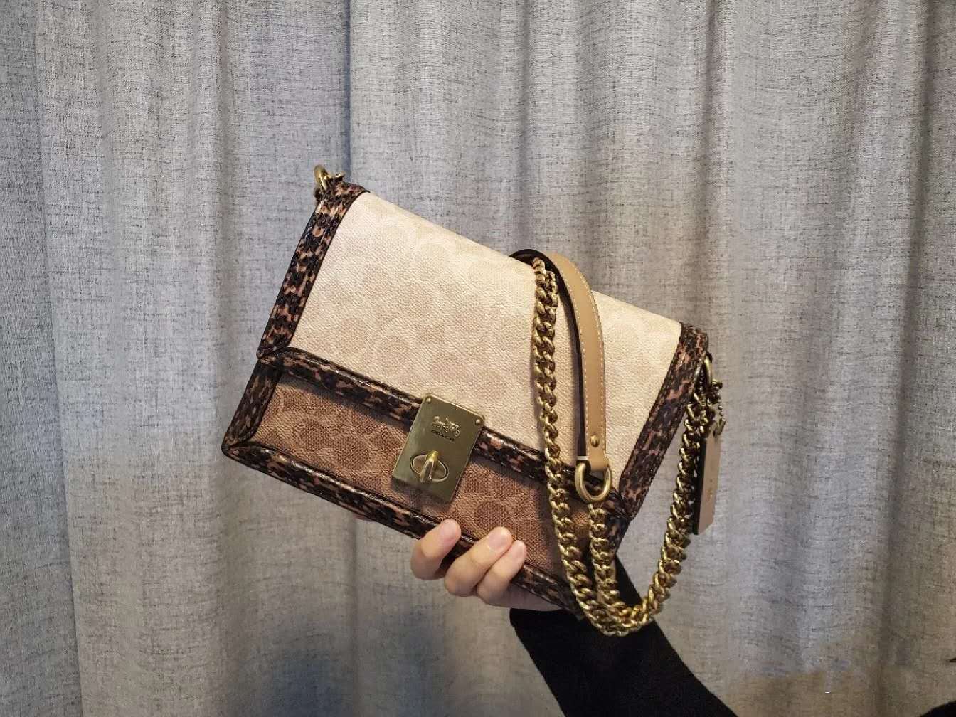 怎么看待蔻驰辱华事件,蔻驰辱华事件始末