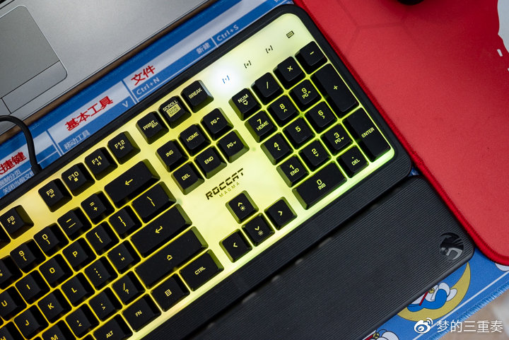 打游戏灯光炫酷的键盘,怎么才能有自己的炫酷桌面