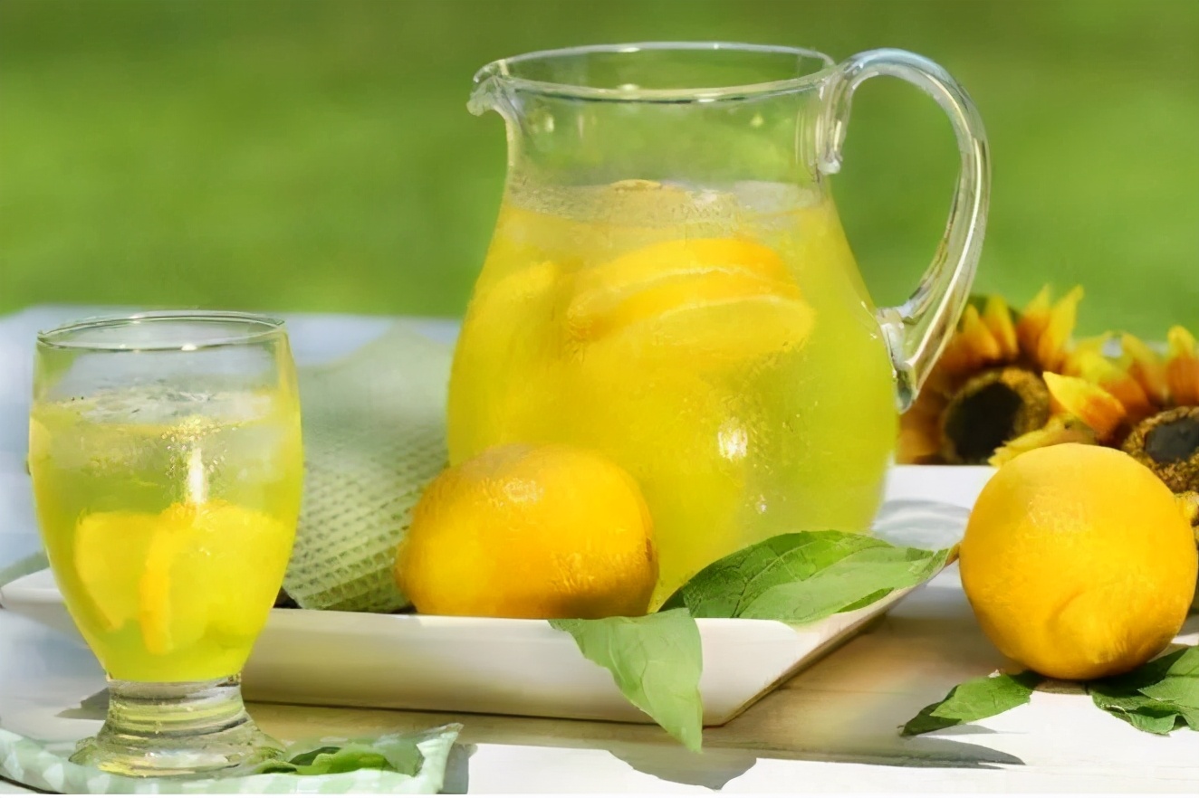 六个月宝宝可以用碗直接喝水吗,喝奶粉的宝宝前六个月需要喝水吗