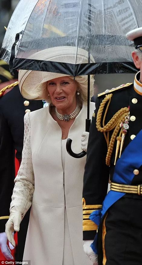 八卦：400块就能买到的女王同款，最近正好用起来