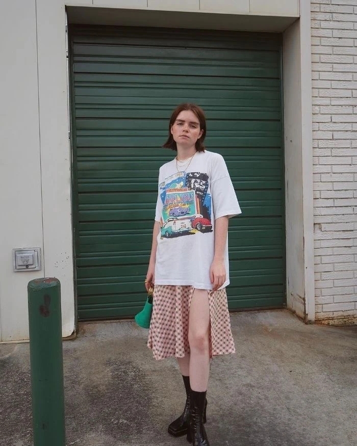 腿粗屁股大女生穿个什么裙子,腿粗屁股大的女生穿裤子还是裙子