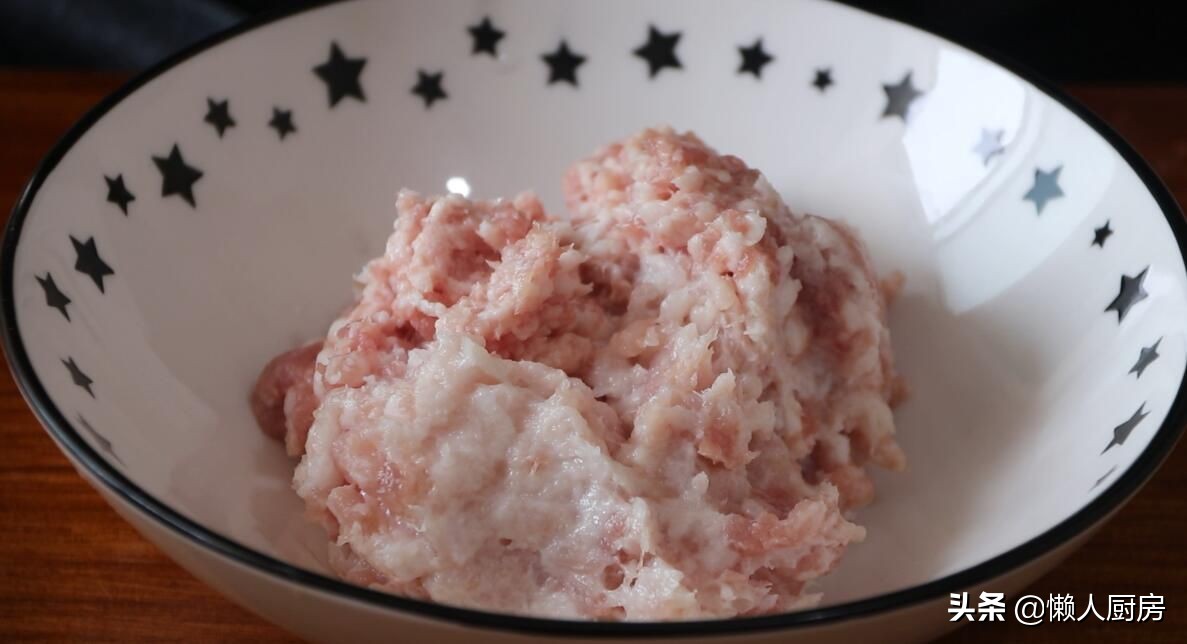 大墨鱼整个红烧,墨鱼水饺墨鱼和肉的比例