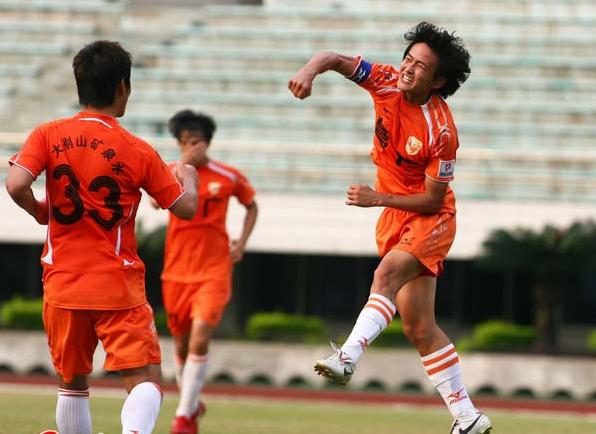 姚翰林退役双方球员列队致敬,致敬传奇队长