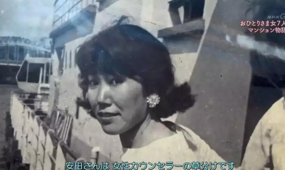 一辈子没结婚，7个单身女人买房同居10年，80岁了还染发.......