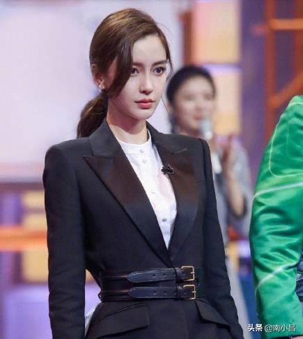 迪丽热巴参加跑男和baby对比,迪丽热巴是在哪一季入驻跑男的