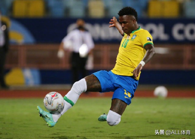 巴西4-1韩国内马尔进球,内马尔观战巴西比赛全过程