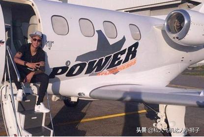 足坛球星私人飞机,足球球星坐私人飞机