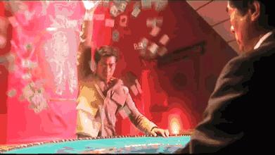 你爸妈看地方台打牌节目的样子，像极了看LOL直播的你