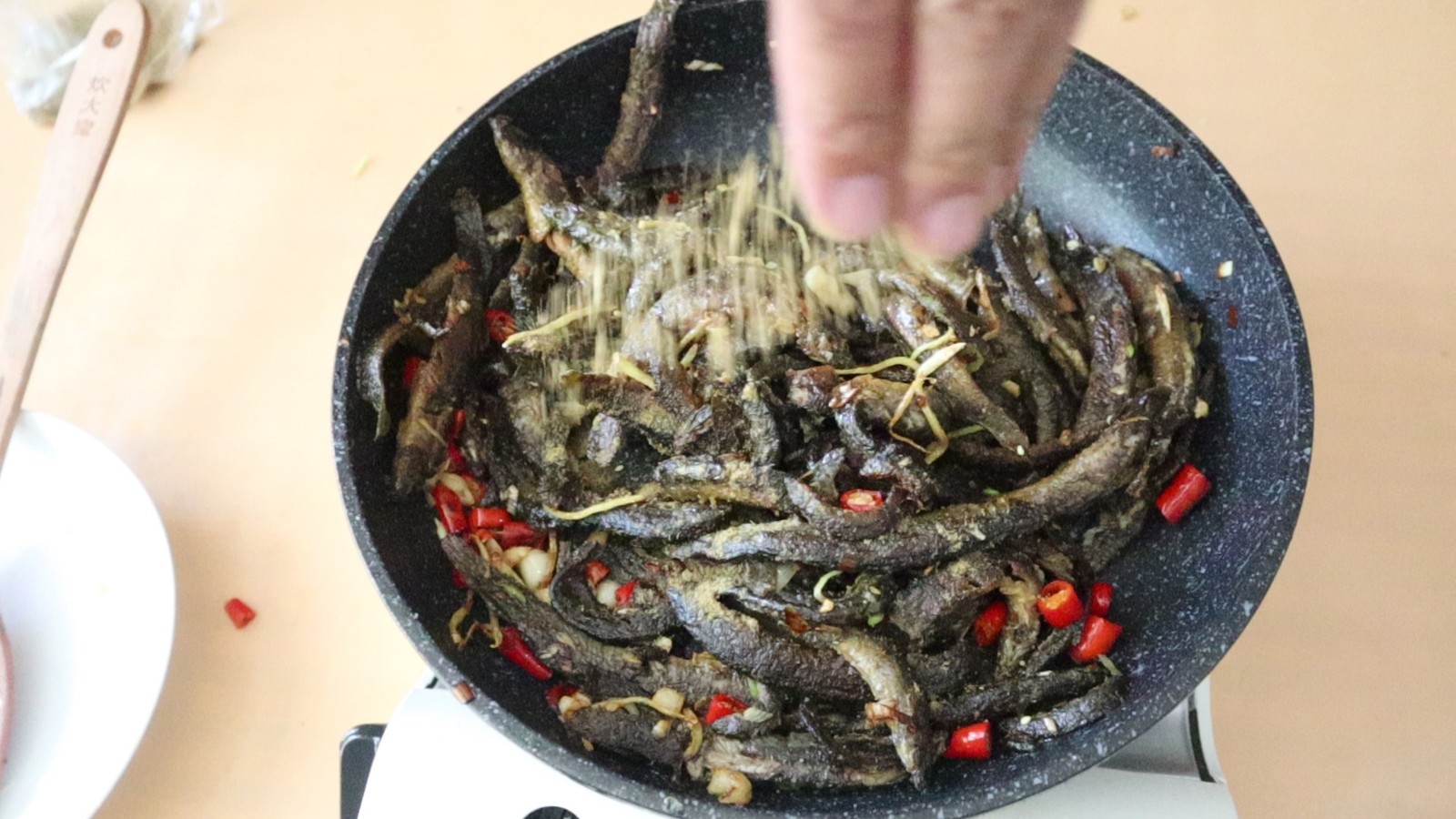 大厨的香酥小泥鳅怎样做,泥鳅一般有几种做法