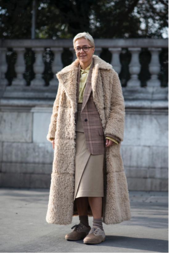 今年流行奶油风穿搭,秋冬奶油色穿搭