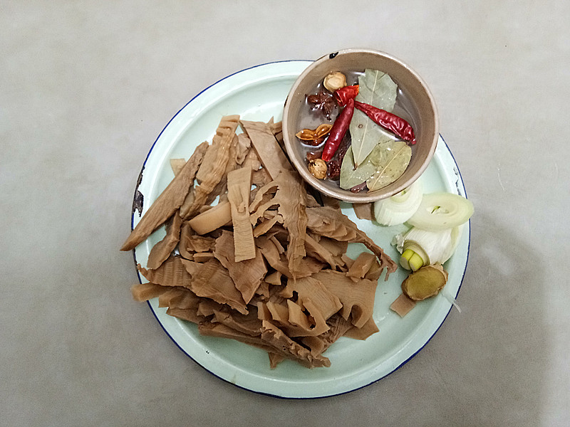 笋干焖腊鸡腿,笋干焖鸡图片