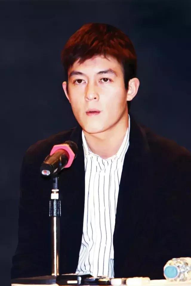 *照门艳**十年群像：阿娇大婚，张柏芝生三胎，陈冠希在等一个道歉