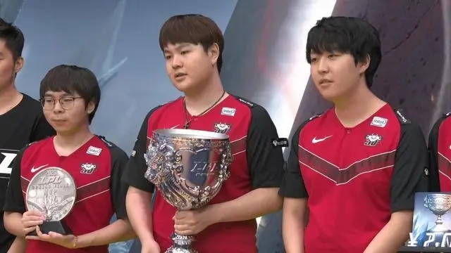 jdg夺冠后谈lck差距,jdg夺冠了吗