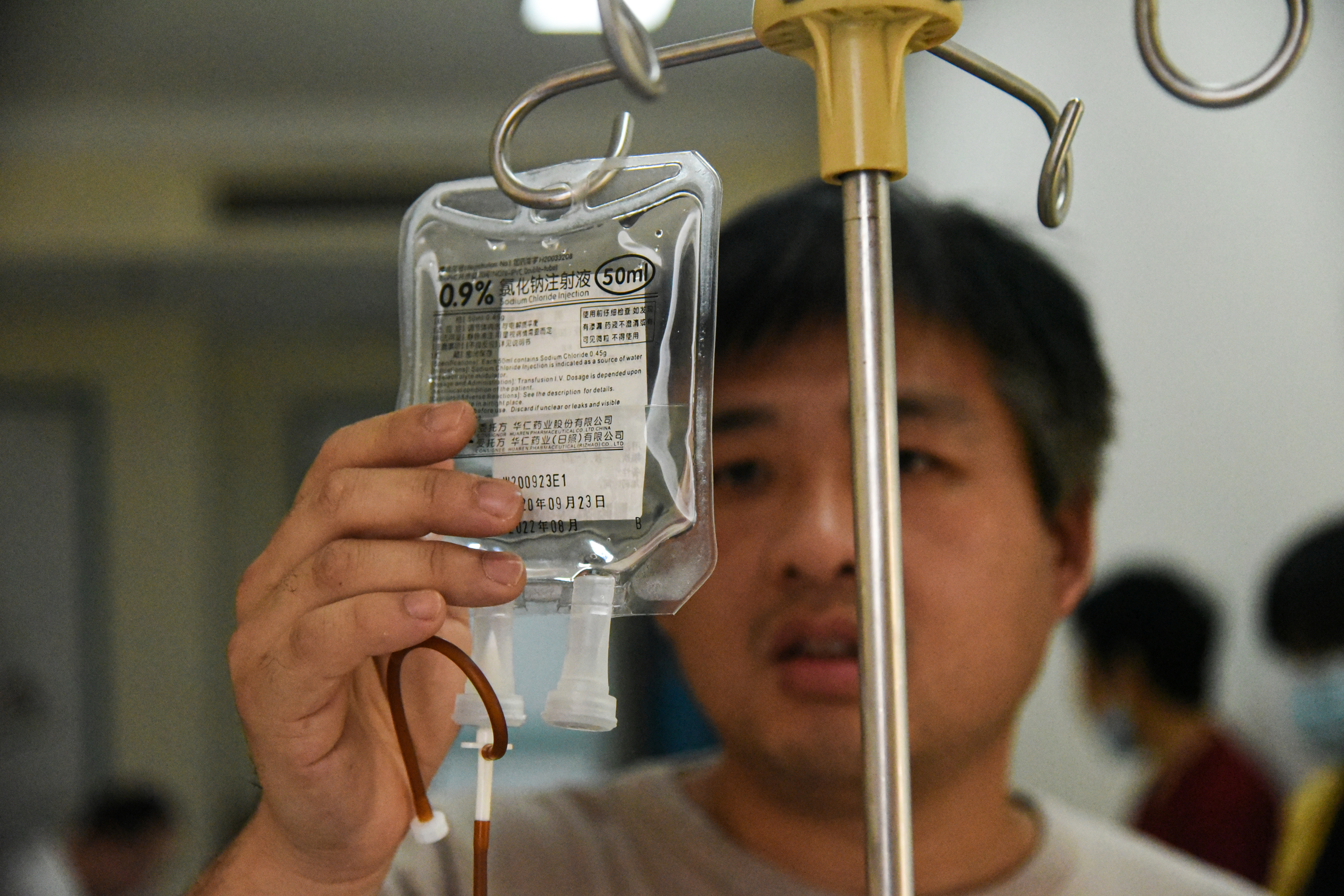 两岁男孩靠止疼药度日,如今四肢发黑痛哭到午夜,父亲为此熬白头