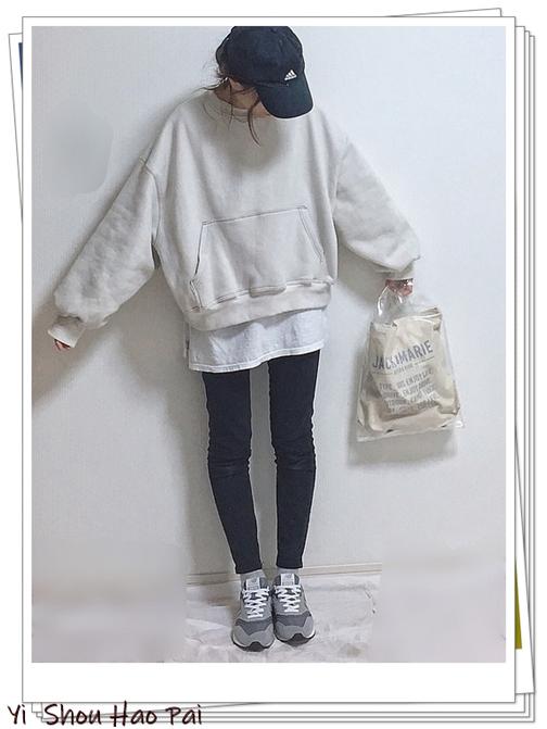 Adidas的单品怎么搭？日本时尚女人的运动风穿搭示范，时髦吸睛