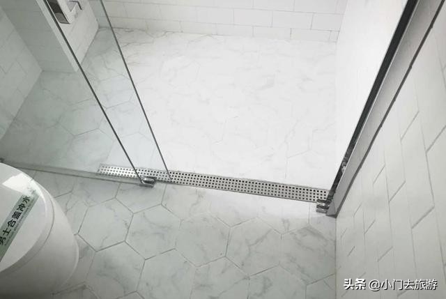 用浴帘底下还是流水怎么办,淋浴防止水溅的方法