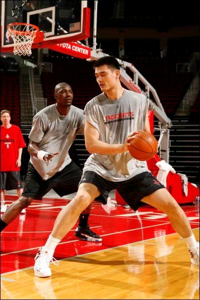 人物I奥拉朱旺—非洲男孩驰骋NBA,90年代四大中锋华山论剑