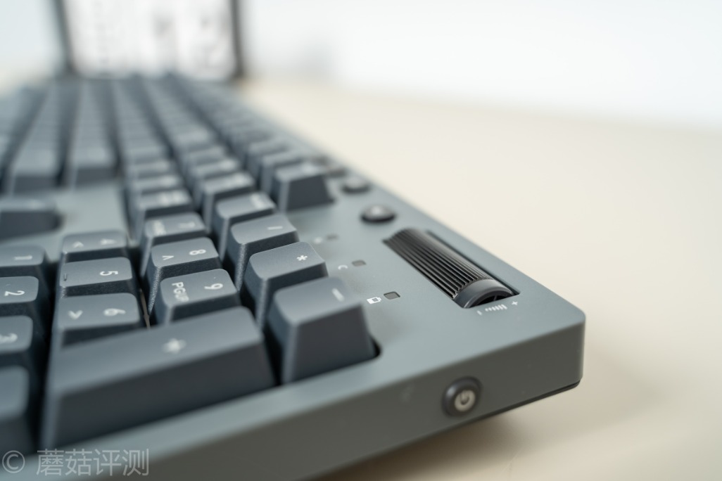 做工细腻手感超好,曜越g821多模电竞机械键盘