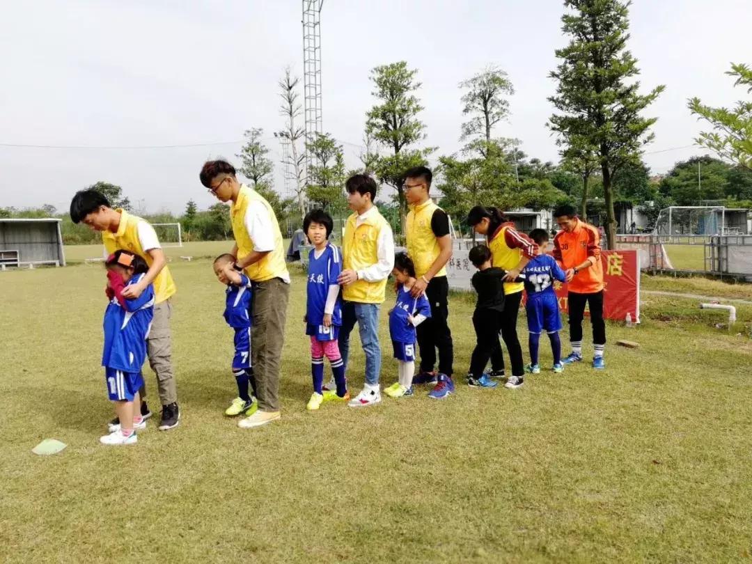 碧桂园百城公益行南部站,梦想碧桂园慰问儿童