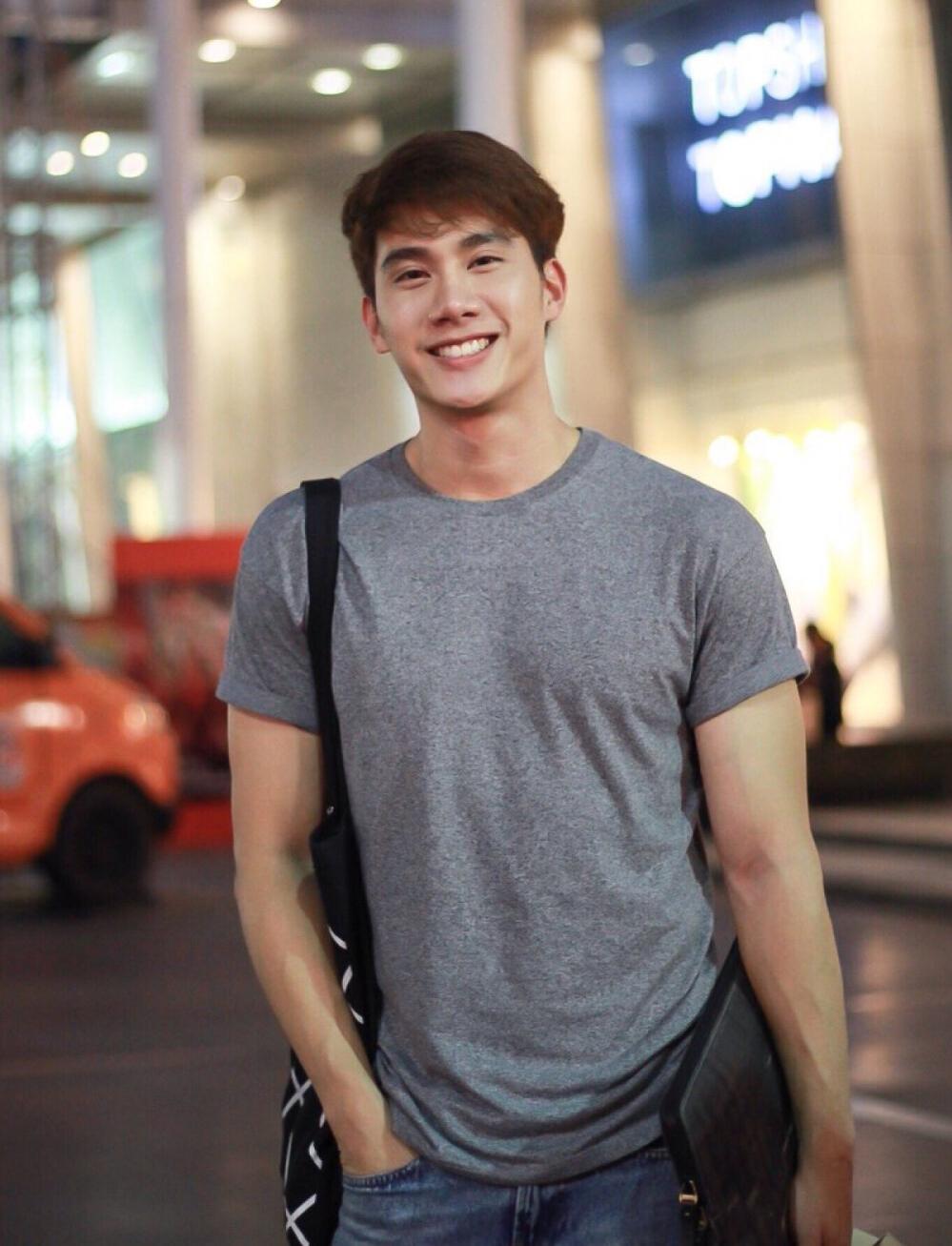 他泰让人一眼万年的外观：妞的鼻尖痣泡芙的笑眼文总的手