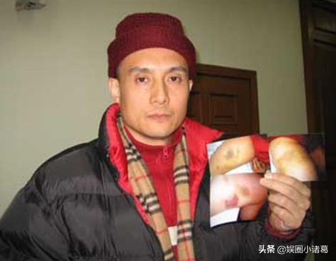 他在86版西游记片酬最高，曾被谢霆锋张卫健打住院，今卖卤肉为生