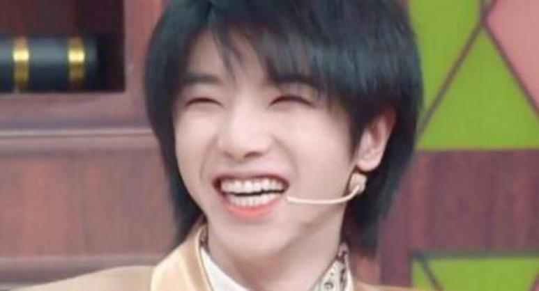 华晨宇以前短发照片,华晨宇各个时期的头发照片