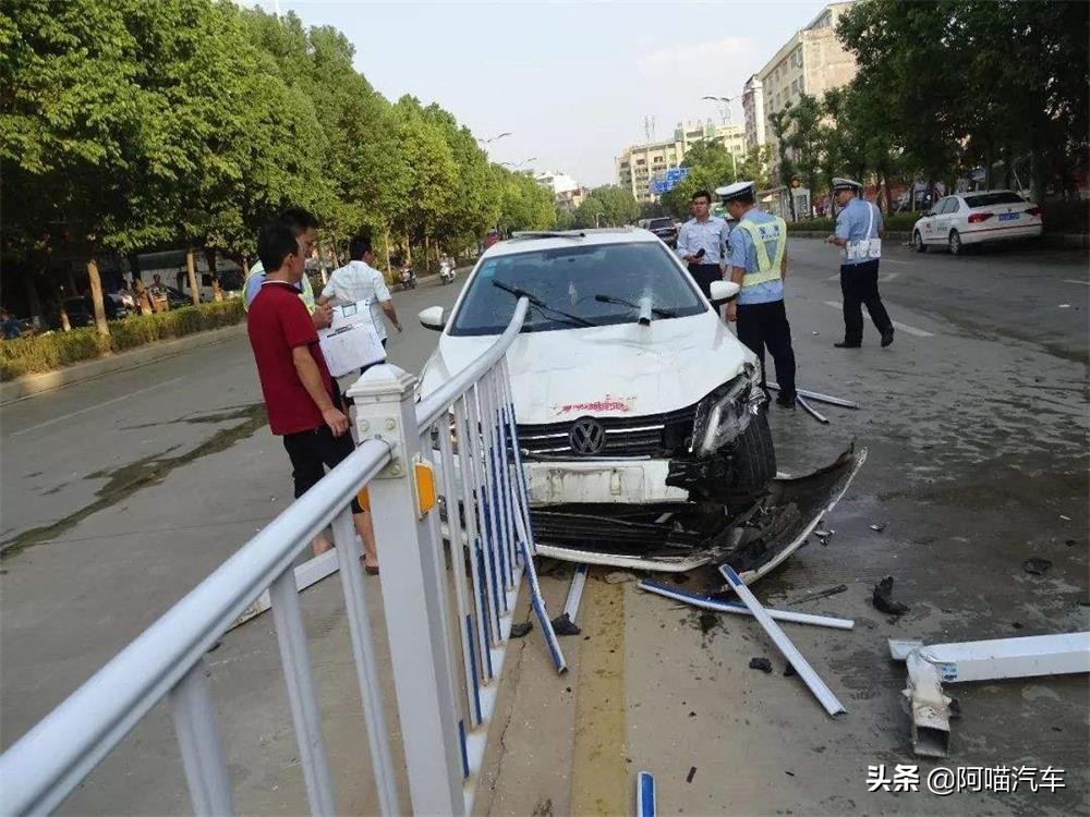 开车上路撞到路上东西赔多少,开车不小心被撞了要怎么赔偿