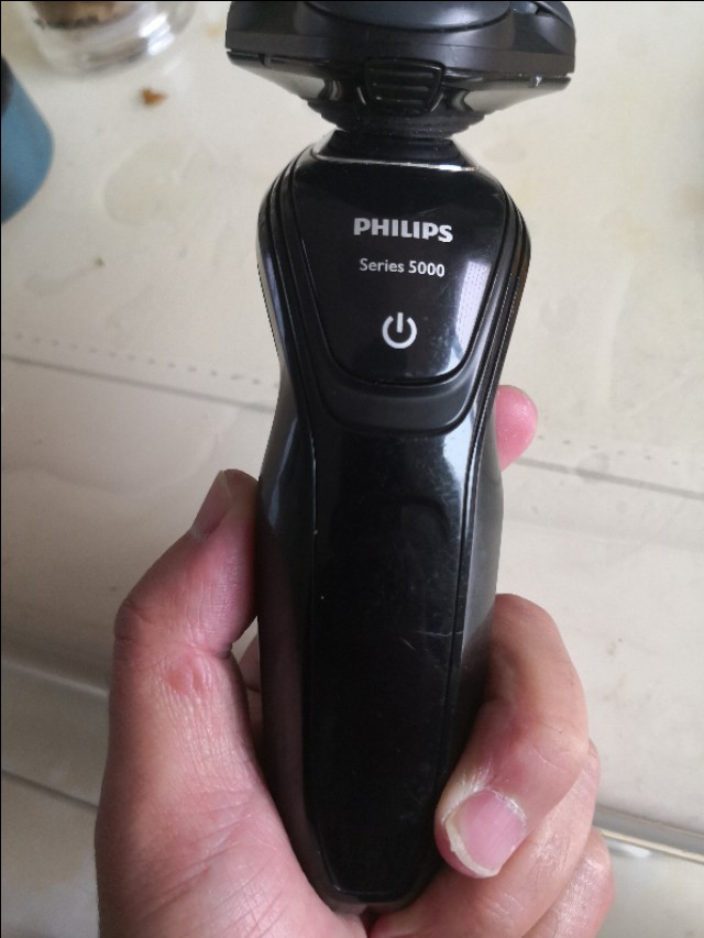 飞利浦剃须刀s5000系列怎么样拆卸,飞利浦电动剃须刀s5000型充不上电