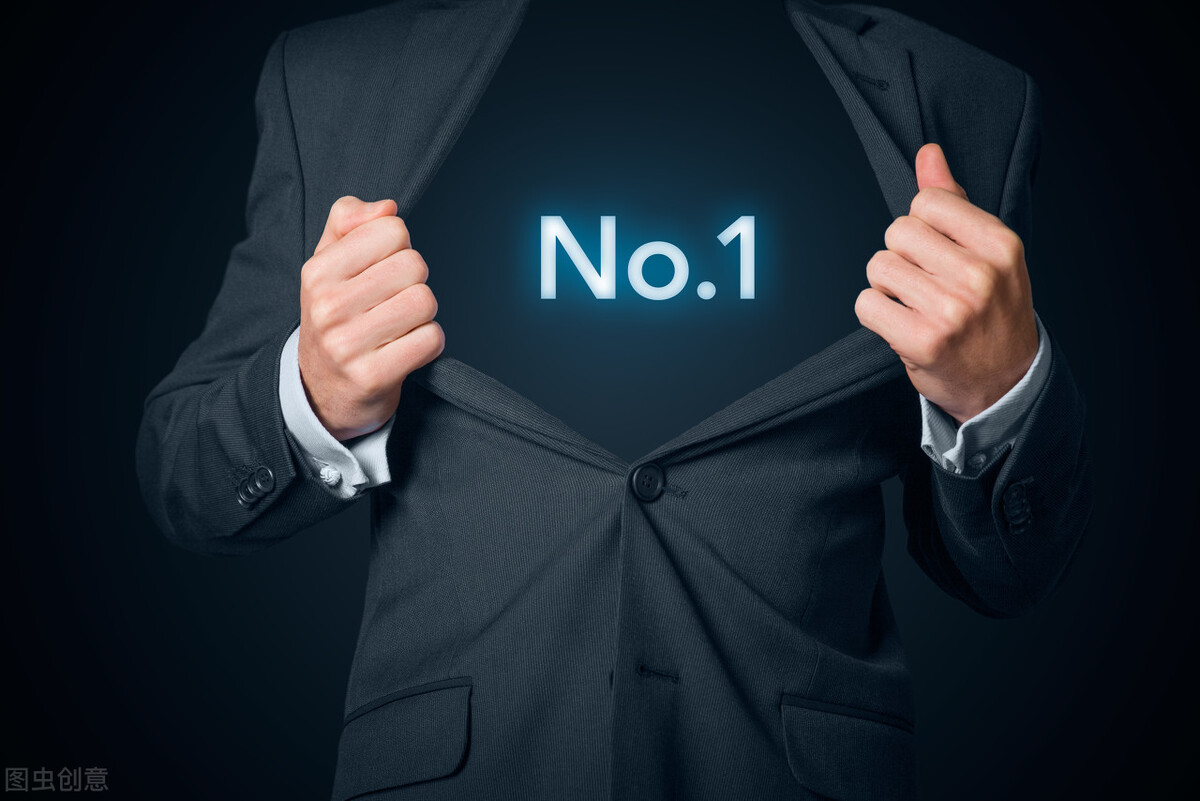 自恋的人在内心深处其实是自卑的,自卑的人和自尊心强的人