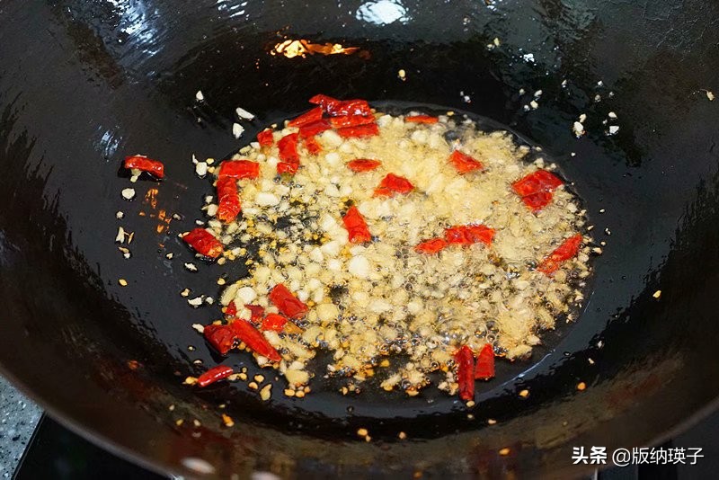 如何炒木耳才不会爆炸,炒木耳的时候怎么会爆