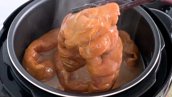 清洗猪大肠最忌加盐和面粉,面粉洗猪大肠的正确方法