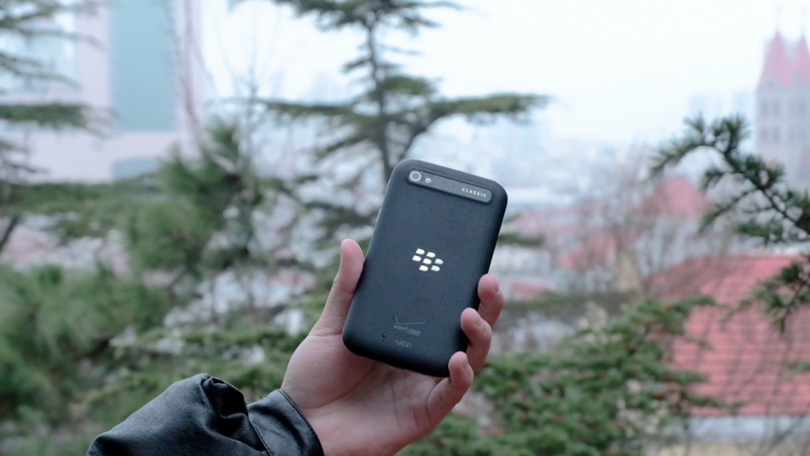 黑莓classic开箱,2020黑莓直板全键盘功能