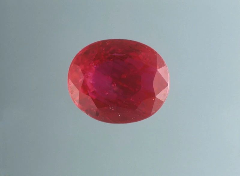 别拿老眼光看它，20+的你没理由拒绝红宝石