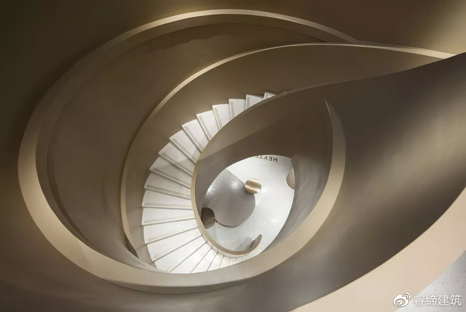 360度旋转楼梯的做法全过程,旋转楼梯和普通楼梯对比图片