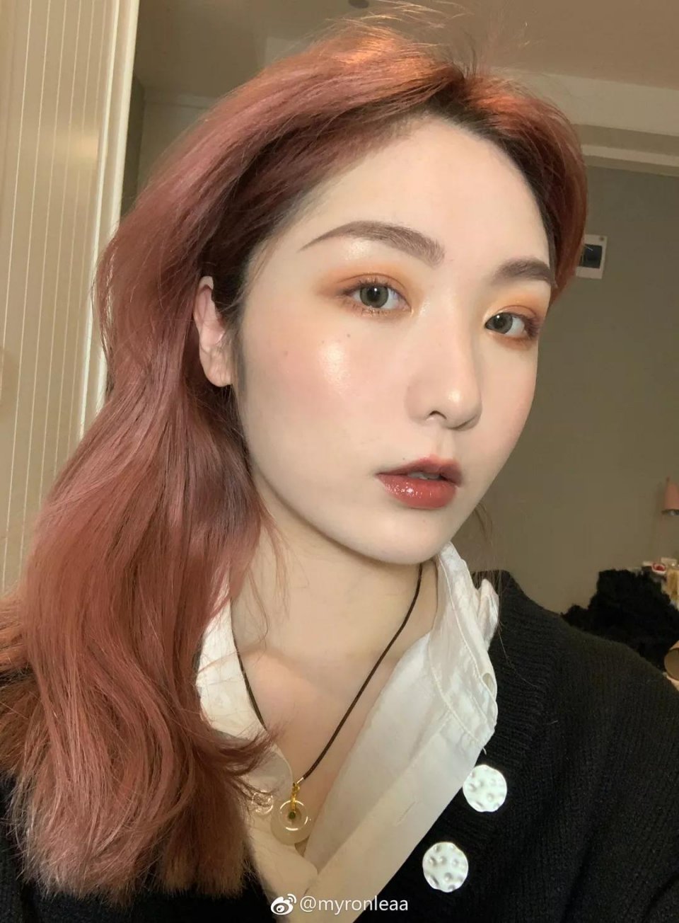 快买了这只口红来人间水蜜桃学院报道！