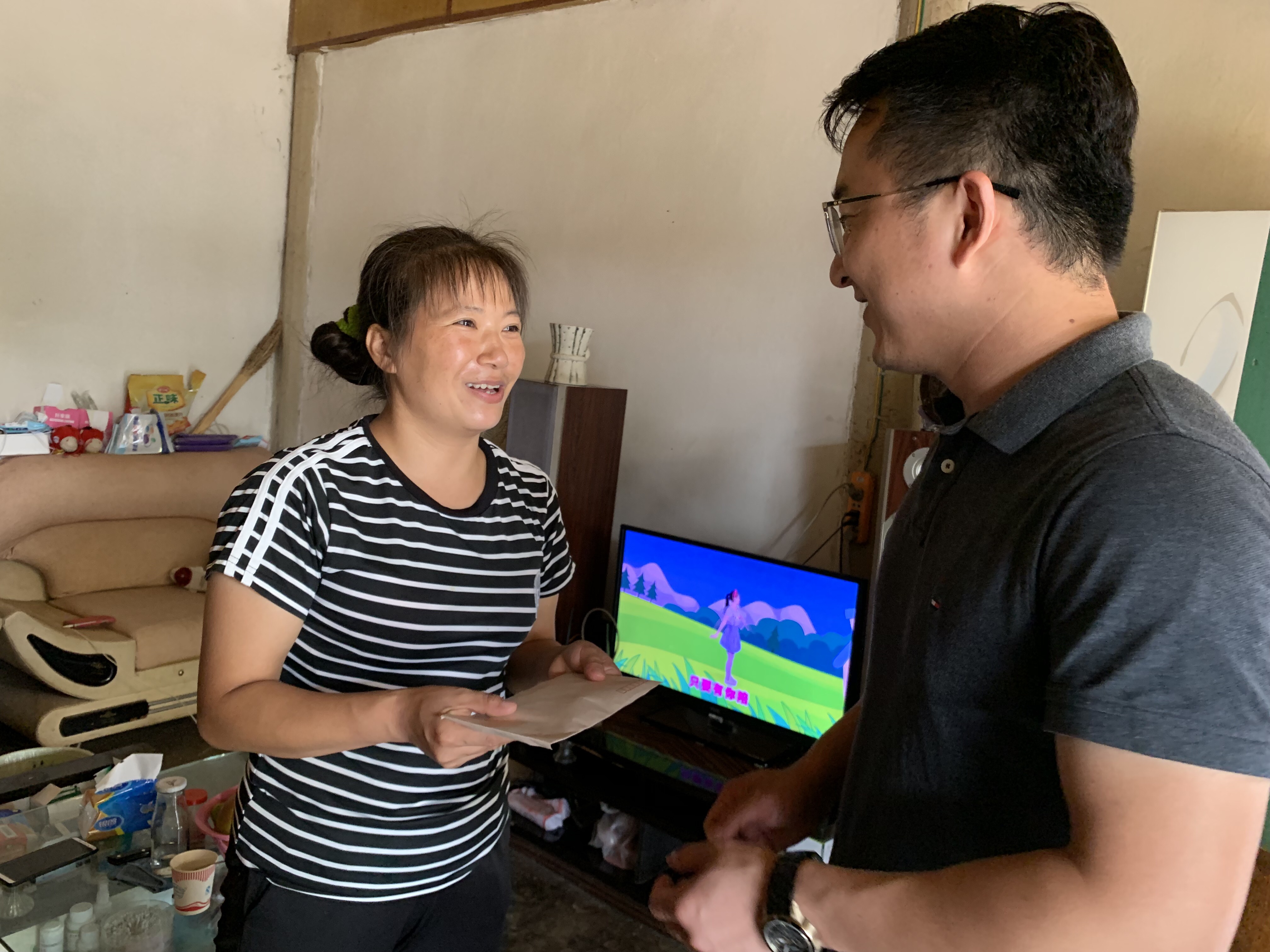 浙大干部景东扶贫：贫困发生率从12.64%降至3.49%，村民都拿他当自家人！