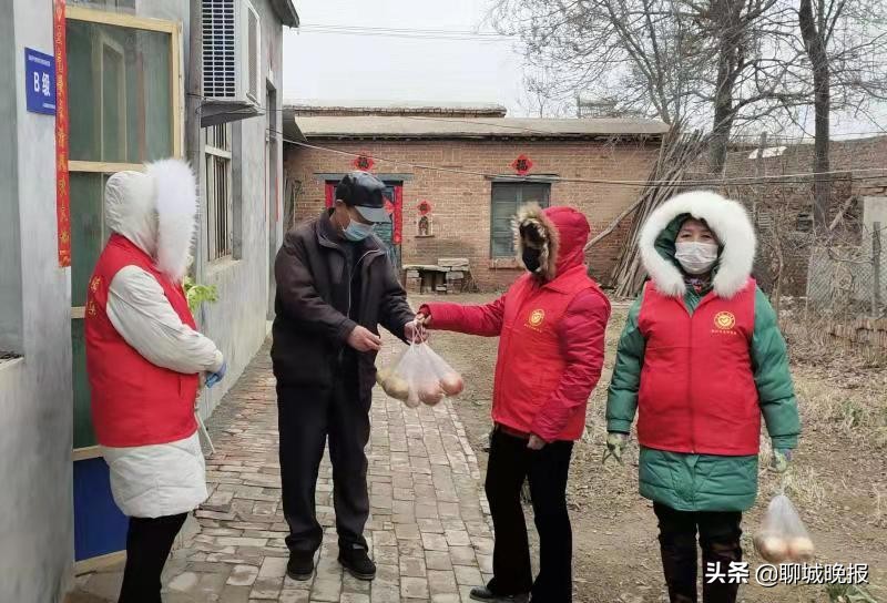 好样的！这些“快递阿姨”帮买帮送