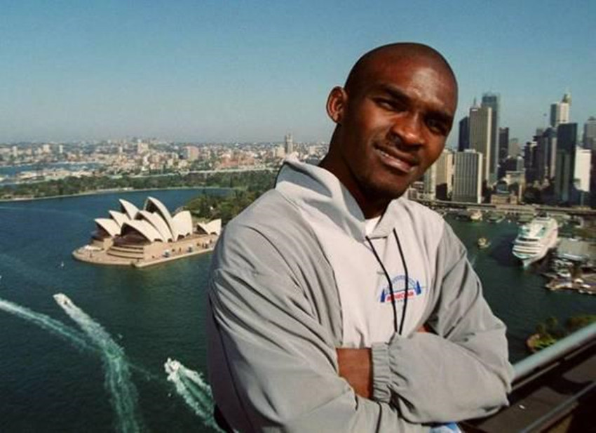 比赛时差点溺死，还游出奥运会最慢成绩，为何穆桑巴尼获得掌声