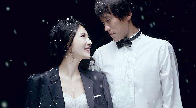 文体恋！他是国足杜威，两任女友是主播，小7岁娇妻是留学海归