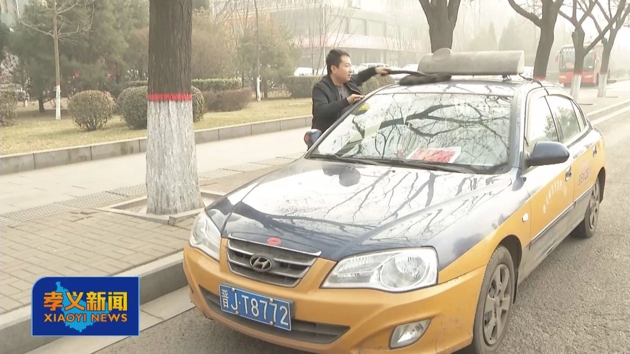 拾金不昧上万现金归还失主,的哥拾金不昧归还7000多元现金