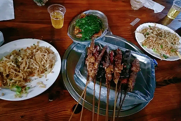 摆地摊最适合卖什么吃的,地摊卖什么最赚钱又不压货小吃